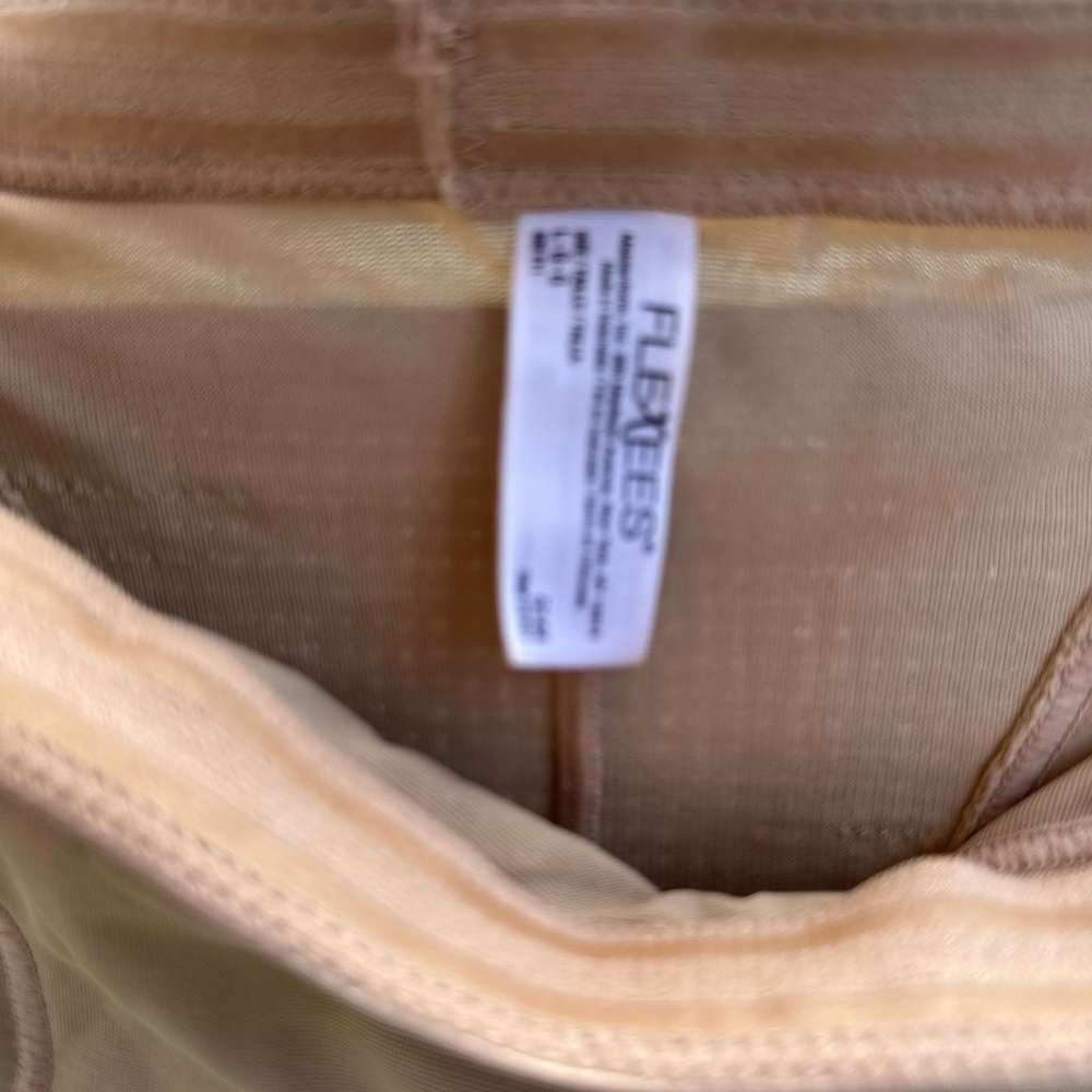 Flexees L shapwear  beige rubber on top